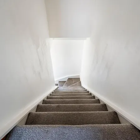 Modern 2 Bedroom Apartment In Mitcham, London Exterior photo