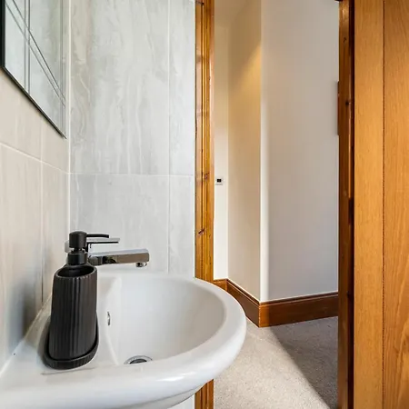 Modern 2 Bedroom Apartment In Mitcham, London Exterior photo