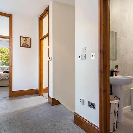 Modern 2 Bedroom Apartment In Mitcham, London Exterior photo