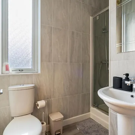 Modern 2 Bedroom Apartment In Mitcham, London Exterior photo