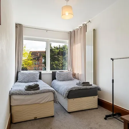 Modern 2 Bedroom Apartment In Mitcham, London Exterior photo