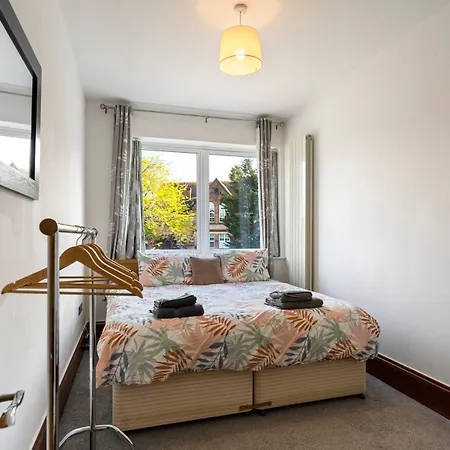 Modern 2 Bedroom Apartment In Mitcham, London Exterior photo