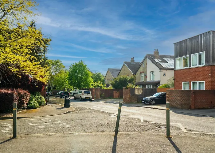 Modern 2 Bedroom Apartment In Mitcham, London