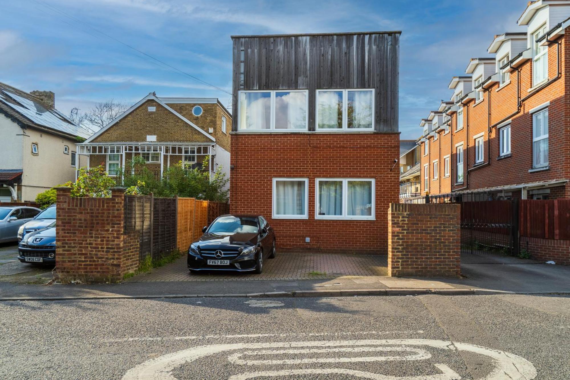 Modern 2 Bedroom In Mitcham, London Mitcham