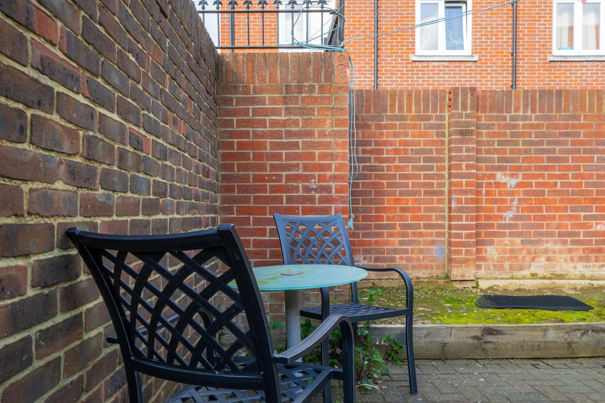 Modern 2 Bedroom In Mitcham, London Apartment Mitcham