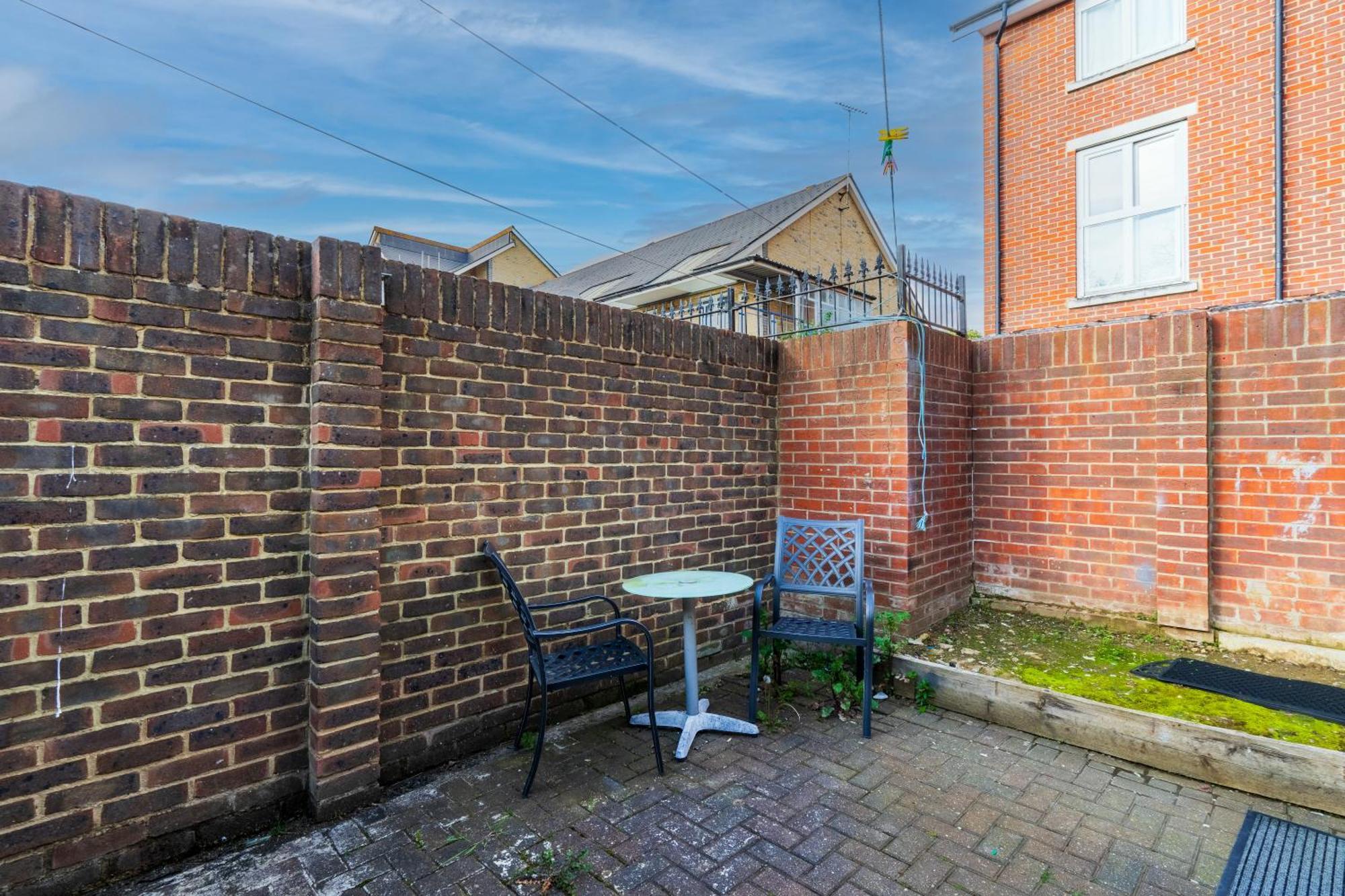 Modern 2 Bedroom In Mitcham, London *