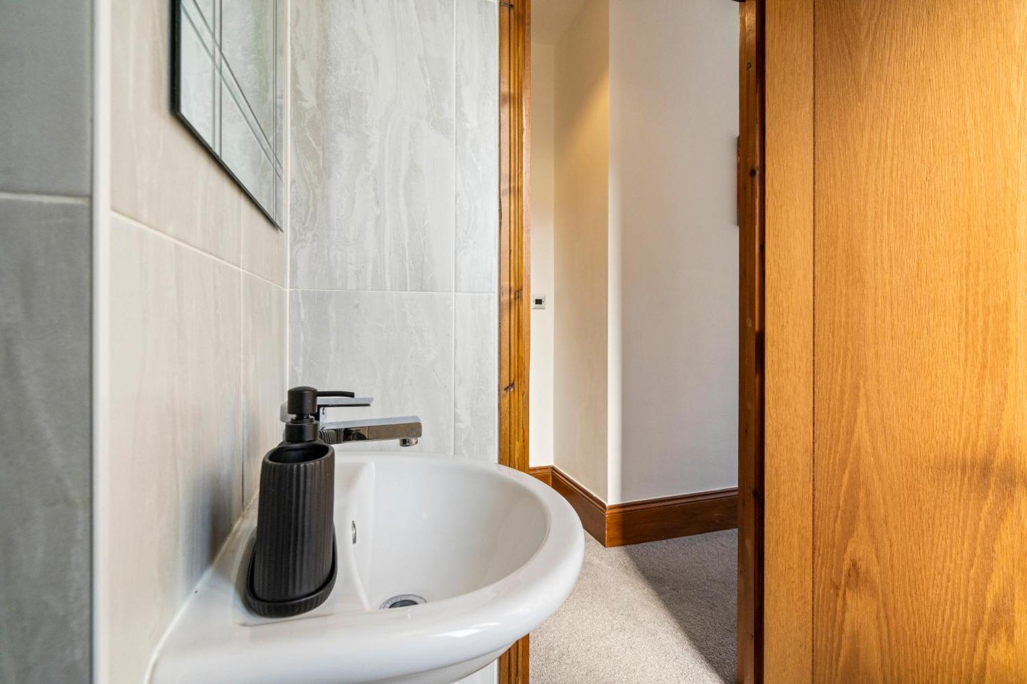 Modern 2 Bedroom In Mitcham, London *