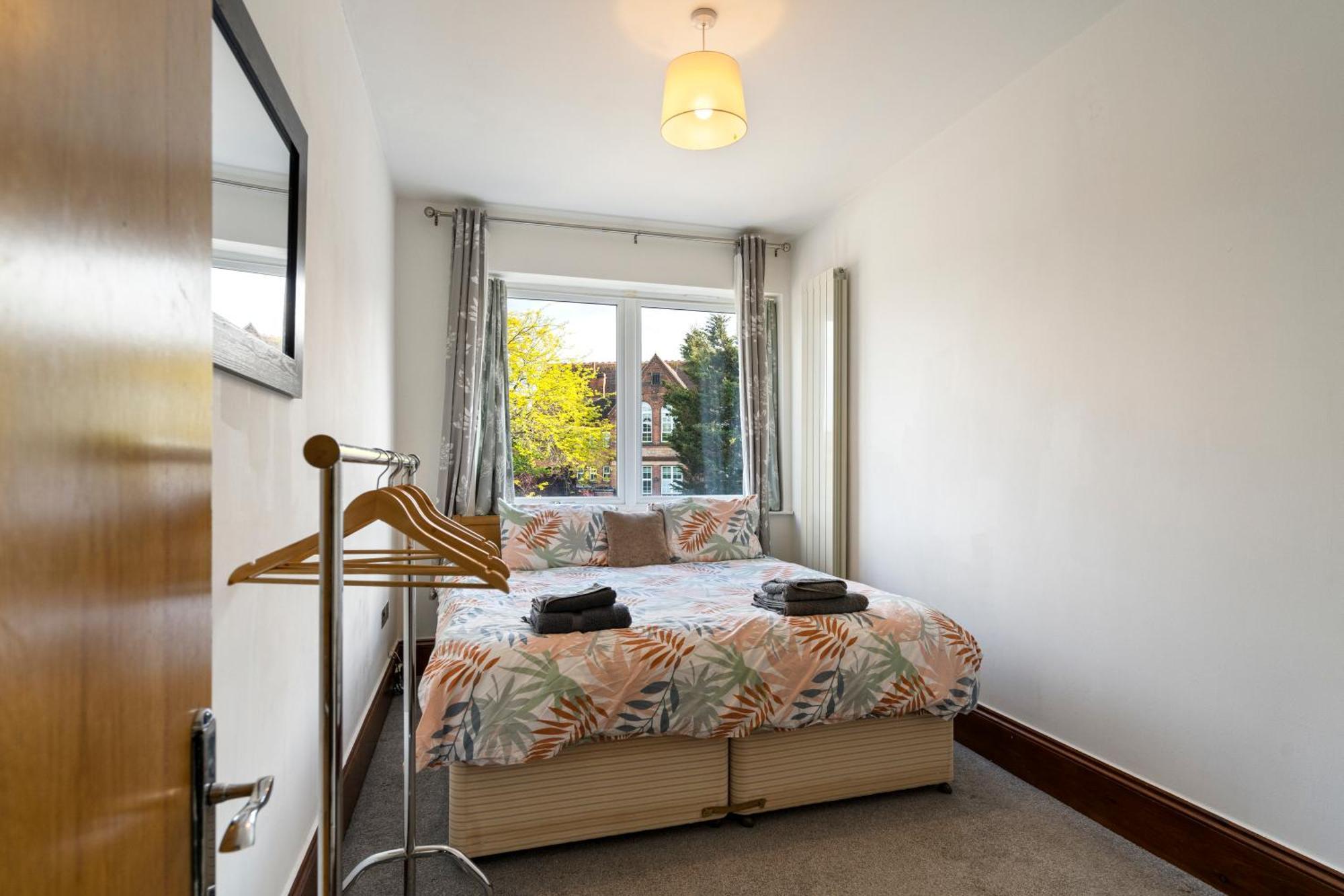 Apartment Modern 2 Bedroom In Mitcham, London *