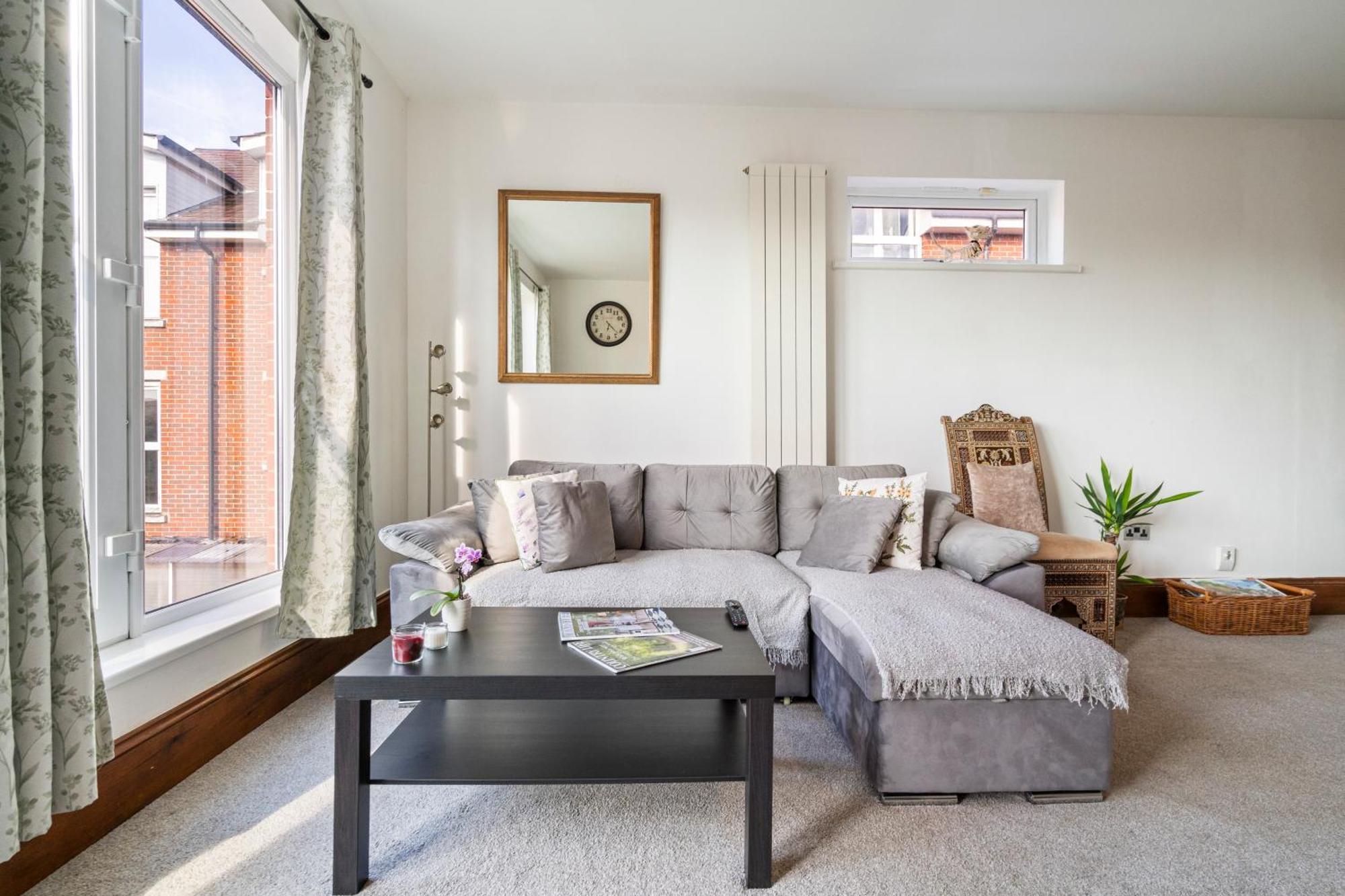 Modern 2 Bedroom In Mitcham, London