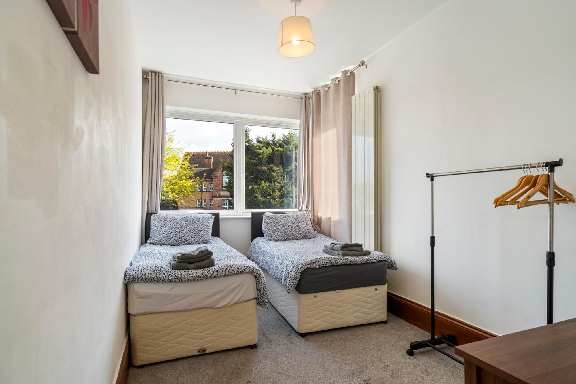 Modern 2 Bedroom In Mitcham, London